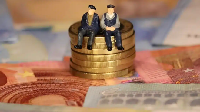 syntaxioychoi-tsekarete-toys-logariasmoys-erchontai-anadromika-eos-8-000e-oi-treis-katigories-dikaioychon-446024