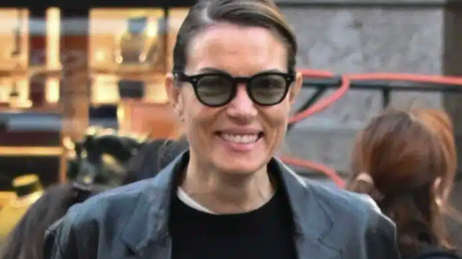 viky-kagia-bolta-me-tin-kataxanthi-kori-tis-sto-kentro-tis-athinas-446963