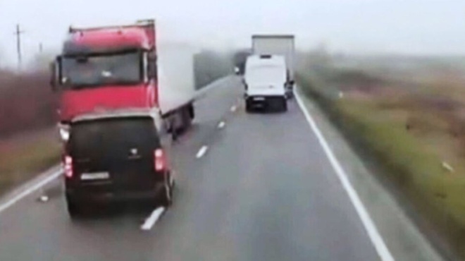 h-exigisi-pragmatognomona-giati-to-mini-bus-ton-opadon-toy-paok-estripse-aristera-prin-tin-sygkroysi-449966