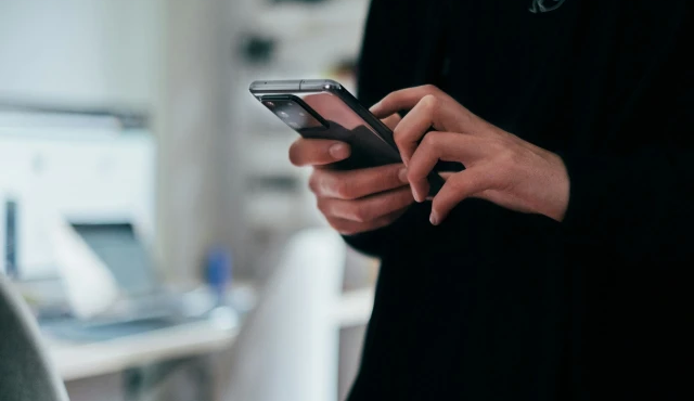 megali-prosochi-me-to-iris-pote-forologoyntai-ta-chrimata-poy-lamvanoyme-to-megalo-lathos-poy-kanoyn-oloi-448295