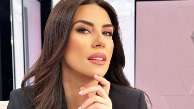 apokleistiko-gia-anna-livathynoy-sparaxe-sto-klama-mazeyontas-ta-pragmata-tis-amp-8211-to-paraskinio-tis-apochorisis-448459