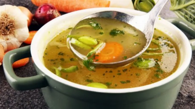 ti-systinoyn-oi-kalyteroi-diaitologoi-h-nostimi-soypa-gia-na-chaseis-eggyimena-5-kila-se-7-meres-445738