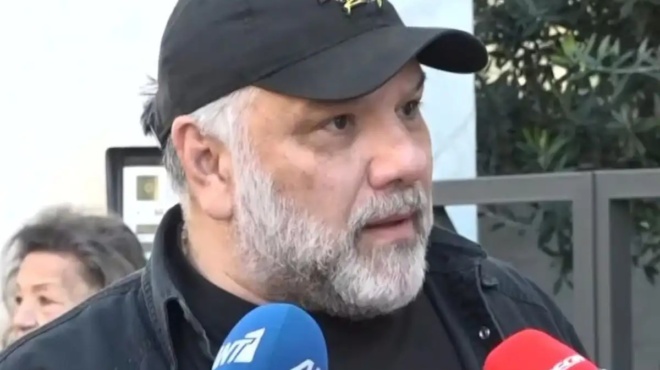 tosi-aliteia-de-ntrepeste-pitsirikades-neoi-anthropoi-na-klevete-amp-8230-exallos-mprosta-stis-kameres-o-grigoris-arnaoytogloy-457415