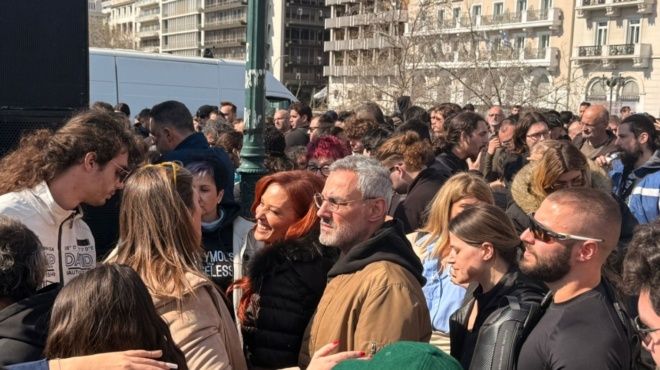 i-christidoy-kai-o-syrigos-eftasan-mazi-tora-sto-syllalitirio-kai-oloi-scholiasan-to-idio-pragma-457917