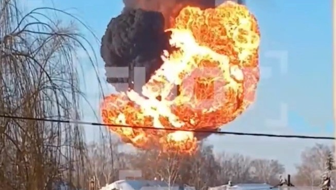 panikos-kai-synagermos-stin-pyrosvestiki-amp-8211-ischyri-ekrixi-meta-apo-ektrochiasmo-trenoy-452037