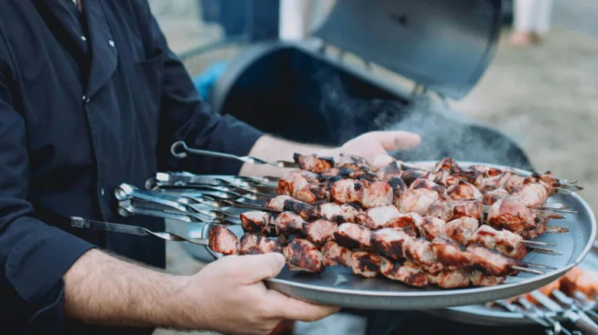 kleidose-i-kakokairia-mayri-tsiknopempti-logo-kairoy-poy-den-tha-psisoyme-453555