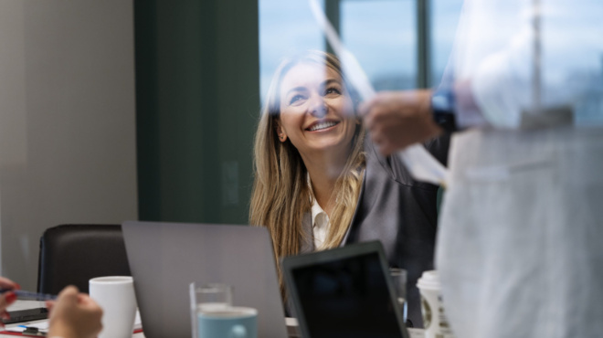 o-fevroyarios-mpainei-me-to-dexi-gia-3-zodia-kerdizoyn-se-erota-tychi-chrima-afinete-piso-to-parelthon-kai-i-zoi-ginetai-pio-eykoli-451210