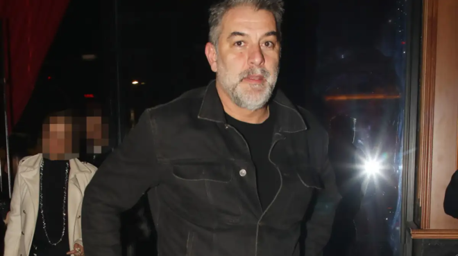 chamos-me-ton-mpismpiki-dierreyse-vinteo-mesa-apo-taverna-sikothike-na-chorepsei-zeimpekiko-kai-molis-eidan-poios-einai-dipla-toy-amp-8230-454663