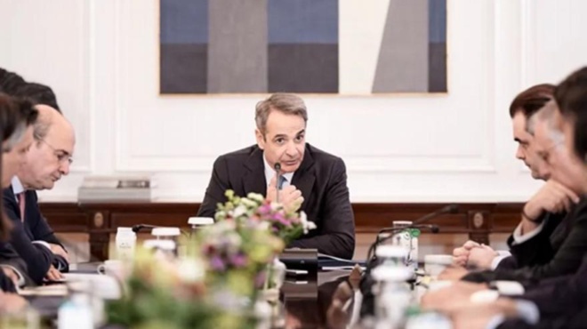 ektakti-dilosi-mitsotaki-afora-oloys-toys-ellines-456952