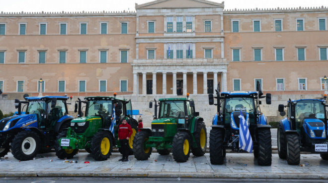 oi-agrotes-etoimazoyn-kinitopoiisi-me-trakter-sto-syntagma-tin-paraskeyi-452975