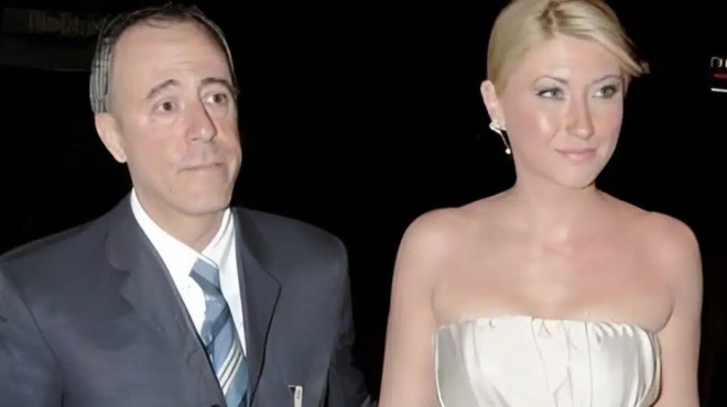 xeperase-syntoma-ti-sia-kosioni-ayti-einai-i-gynaika-poy-pantreytike-o-proin-syzygos-tis-453579