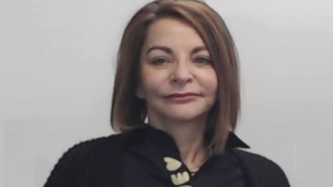 efyge-apo-ti-zoi-i-antigoni-panelli-457462