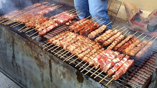 tsiknopempti-psistaria-sto-mpalkoni-ti-leei-o-nomos-kai-ti-kyroseis-mporei-na-dechthei-o-psistis-453815