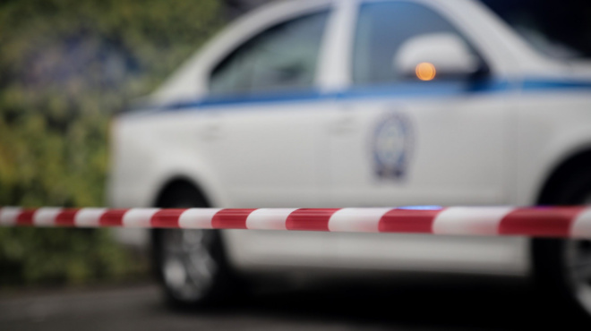 ektakti-eisisi-sokarei-tin-ellada-treis-nearoi-o-enas-anilikos-oi-dolofonoi-toy-antra-poy-vrethike-nekros-sto-spiti-toy-454572