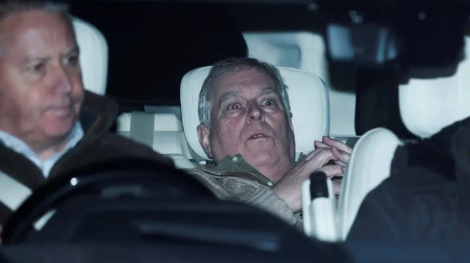 afethike-eleytheros-o-antrioy-sokarismenos-feygei-apo-to-tmima-deite-tis-protes-fotografies-toy-ekptotoy-prigkipa-meta-ti-syllipsi-455741