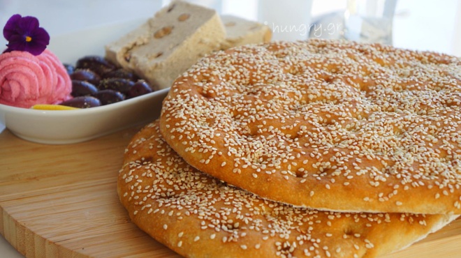 i-lagana-ton-3-ylikon-poy-milaei-olo-to-internet-etoimi-se-20-lepta-gia-na-min-tin-plironeis-amp-8230-chrysafi-ston-foyrno-456361