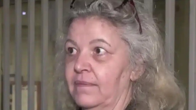 i-mana-stin-kypseli-poy-pire-ton-nomo-sta-cheri-tis-eiche-vgalei-ta-gennitika-toy-organa-exo-kai-aselgoyse-sta-paidia-moy-toy-ormisa-ton-chtypisa-kai-ton-kynigoysa-me-machairi-456406