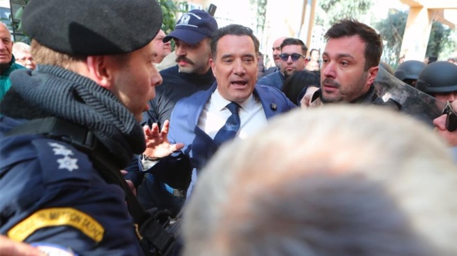 molis-matheytike-gia-ton-adoni-georgiadi-amp-8211-dyskoles-ores-gia-ton-ypoyrgo-ygeias-meta-ta-epeisodia-sti-nikaia-456531