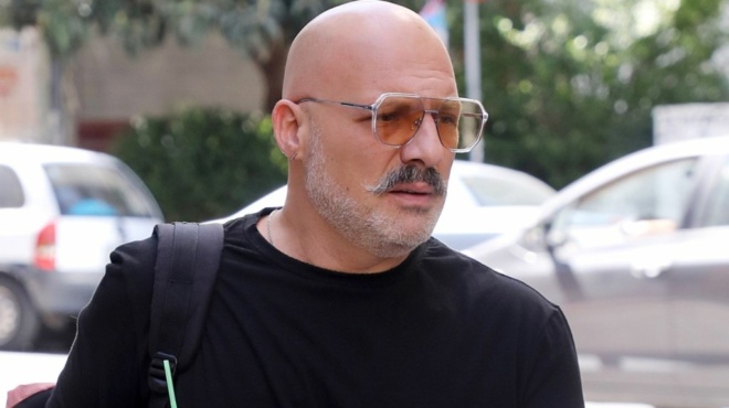 sygklonizei-o-nikos-moytsinas-tha-pairno-ena-chapi-mechri-na-sas-chairetiso-456772