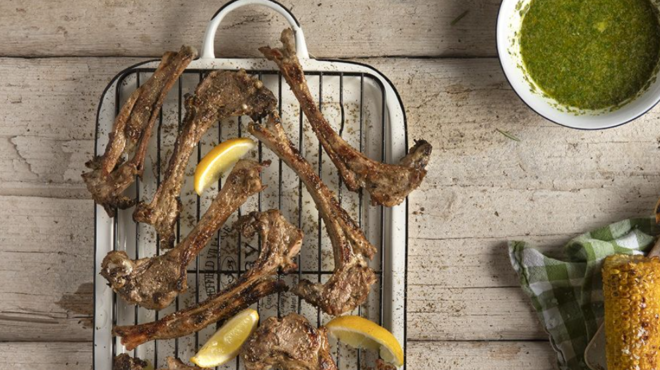 oloi-psachnoyn-tin-syntagi-toy-aki-gia-tin-tsiknopempti-eipe-gia-1i-fora-to-kolpo-gia-na-kaneis-paidakia-sto-foyrno-san-ta-amp-8230-karvoyna-453645