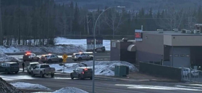 sok-makeleio-se-gymnasio-me-11-nekroys-kai-pano-apo-25-traymaties-amp-8211-sygklonismenos-o-prothypoyrgos-453584