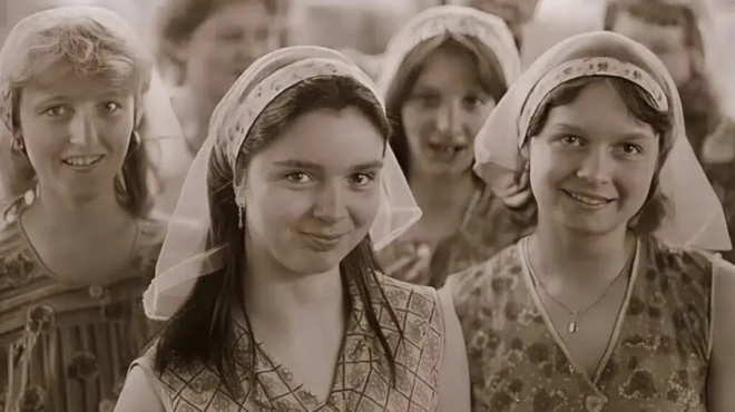 oi-anthropoi-poy-gennithikan-metaxy-1940-kai-1985-einai-mia-monadiki-genia-na-giati-455617