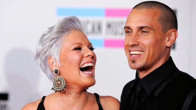 diazygio-sok-gia-pasignosti-tragoydistria-amp-8211-chorizei-meta-apo-20chronia-gamoy-kai-dyo-paidia-457605