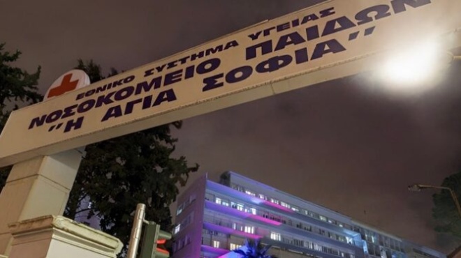 oi-giatroi-kataferan-na-sosoyn-to-2-5-chronon-koritsaki-poy-epese-se-sintrivani-sti-kallithea-453047