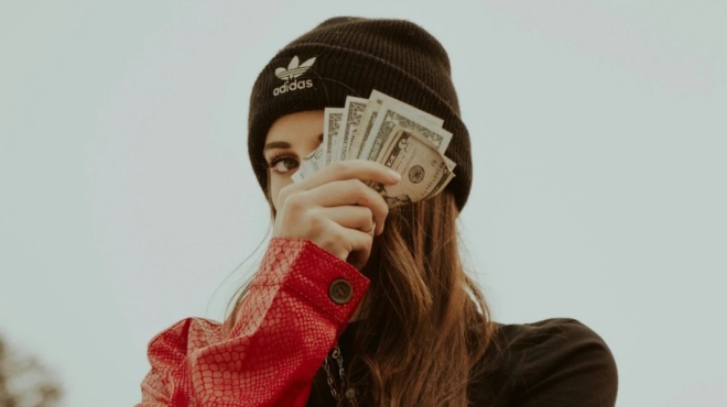 ginontai-amp-8230-ploysioi-gemizoyn-tsepes-foyskonoyn-portofolia-ta-4-zodia-poy-eynooyntai-oikonomika-ton-martio-o-enas-den-to-fantazetai-kan-457591