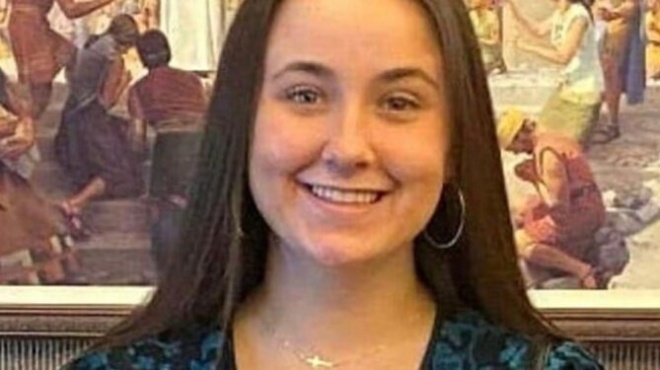 taxidepse-6000-chiliometra-gia-na-synantisei-ton-antra-poy-gnorise-sto-facebook-kai-aytos-ti-machairose-90-fores-451547