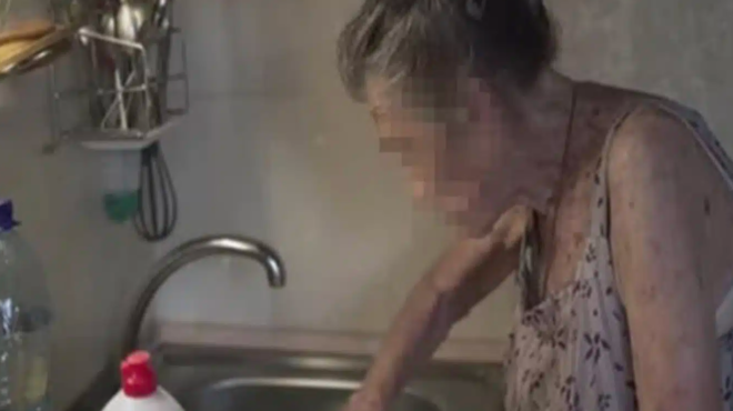 67chroni-gynaika-pethane-eno-eplene-piata-proeidopoiisi-giatroy-3-apagoreymena-pragmata-gia-toys-ilikiomenoys-otan-kanoyn-doyleies-sto-spiti-452484