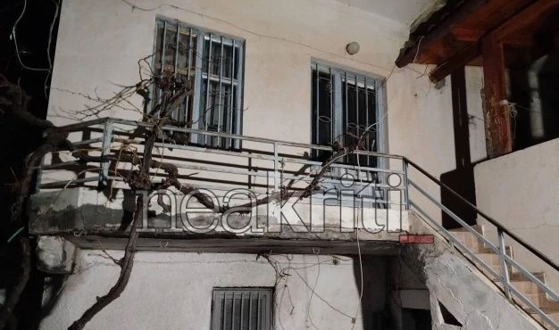 nea-oikogeneiaki-tragodia-stin-ellada-nekros-67chronos-apo-ta-cheria-toy-mikroteroy-adelfoy-toy-den-echei-katalavei-oti-ton-skotose-454575