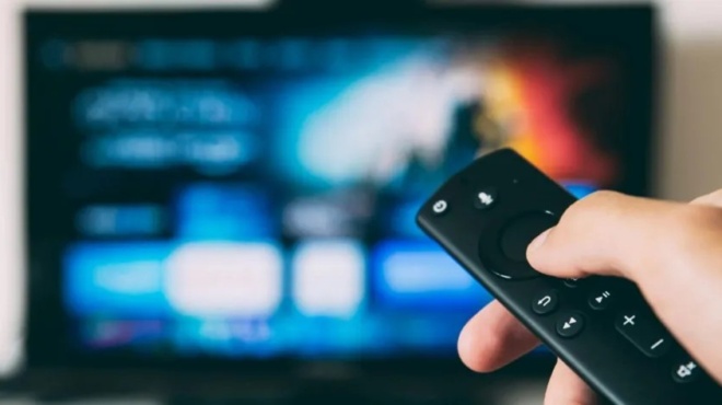 eskasan-ta-dysaresta-moydiasan-oloi-oi-ellines-tiletheates-oristiko-telos-gia-aytin-tin-ekpompi-9-chronia-sarone-se-tiletheasi-455561