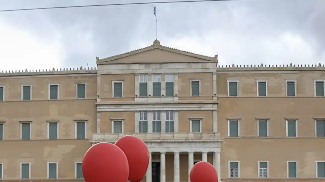 paralyei-i-chora-poioi-symmetechoyn-stin-apergia-tis-adedy-gia-ta-tempi-kleisto-to-kentro-457187