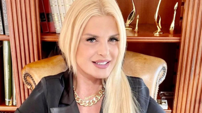 thyma-enoplis-listeias-i-marina-stayraki-xypnise-me-ena-machairi-455024