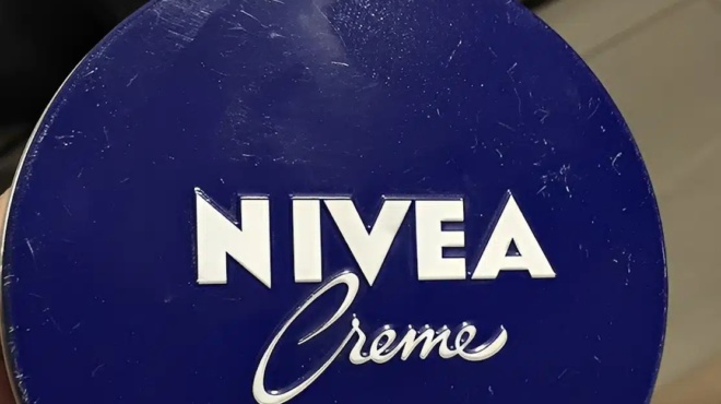 i-klasiki-mple-nivea-echei-9-aprosmenes-chriseis-pera-apo-tin-enydatosi-457619