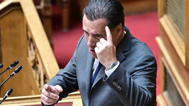 ekpliktoi-oloi-me-to-neo-malli-toy-adoni-georgiadi-fotografies-454063