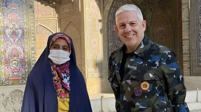 tasos-doysis-ena-keimeno-fotia-gia-to-iran-mazi-me-katapliktikes-fotografies-459565