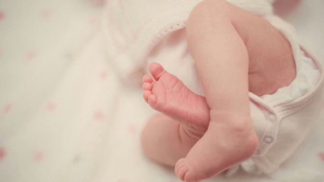 ektakti-eidisi-sok-sto-karamandaneio-vrefos-amp-8211-molis-to-eidan-oi-giatroi-amp-8230-den-pisteyan-sta-matia-toys-464830