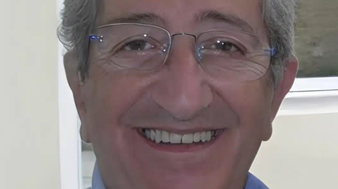 pethane-monos-kai-xechasmenos-sto-spiti-toy-stin-kypseli-o-gnostos-ithopoios-kaneis-den-ton-anazitise-458336