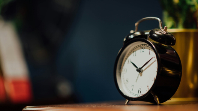 kleidose-ayton-ton-mina-i-allagi-oras-i-mera-poy-gyrname-ta-rologia-sas-mia-ora-mprosta-459117