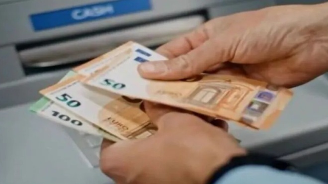 kratiste-metrita-sto-spiti-ektakti-proeidopoiisi-kentrikis-trapezas-459454