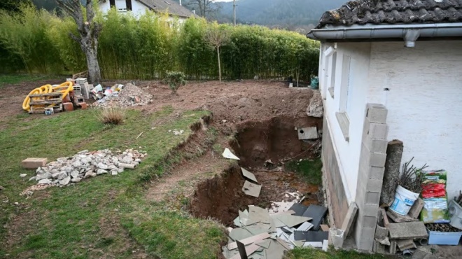 molis-matheytike-aytos-einai-o-logos-poy-skotosan-ti-mitera-toys-katigorei-o-enas-ton-allon-tora-459912