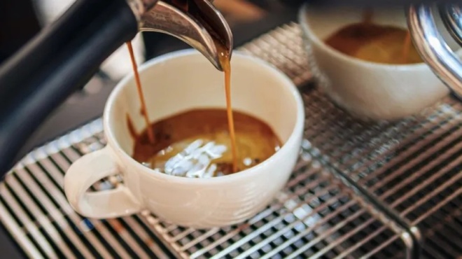 oi-giatroi-apokalyptoyn-oti-i-katanalosi-kafe-kathe-proi-prokalei-460112