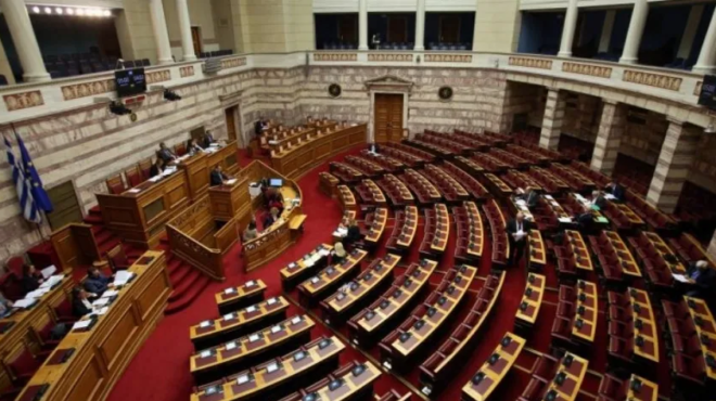 par-oligon-rixi-megalos-kavgas-me-koryfaio-ypoyrgo-458448