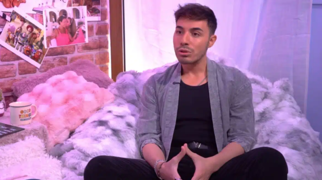 vasilis-lazaridis-den-thelo-scheseis-me-tin-oikogeneia-toy-patera-moy-toys-echo-valei-sti-mayri-lista-464295