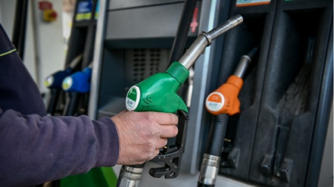 akraio-i-venzini-eftase-se-nea-treli-timi-toso-paei-to-litro-zalizei-to-noymero-458745