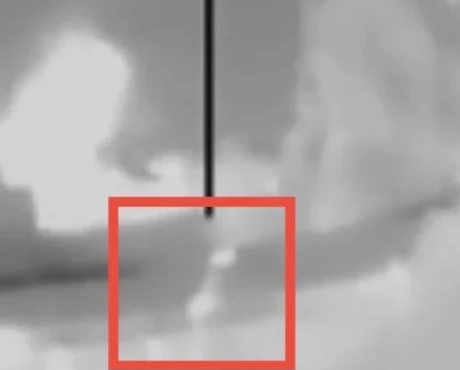 ektakto-tora-chtypisan-fregata-sokaristiko-vinteo-me-ti-stigmi-toy-torpilismoy-458960