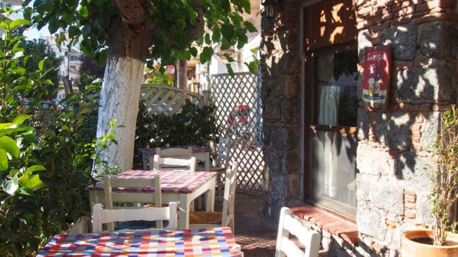 vrikame-to-pio-fthino-tavernaki-tis-elladas-katalogos-me-times-sta-1-80e-kai-ta-2e-462914