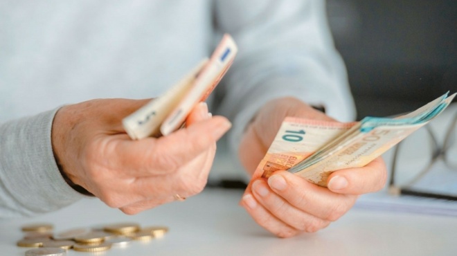 molis-anakoinothike-ektakto-doro-pascha-350-eyro-amp-8211-poioi-to-dikaioyntai-463073